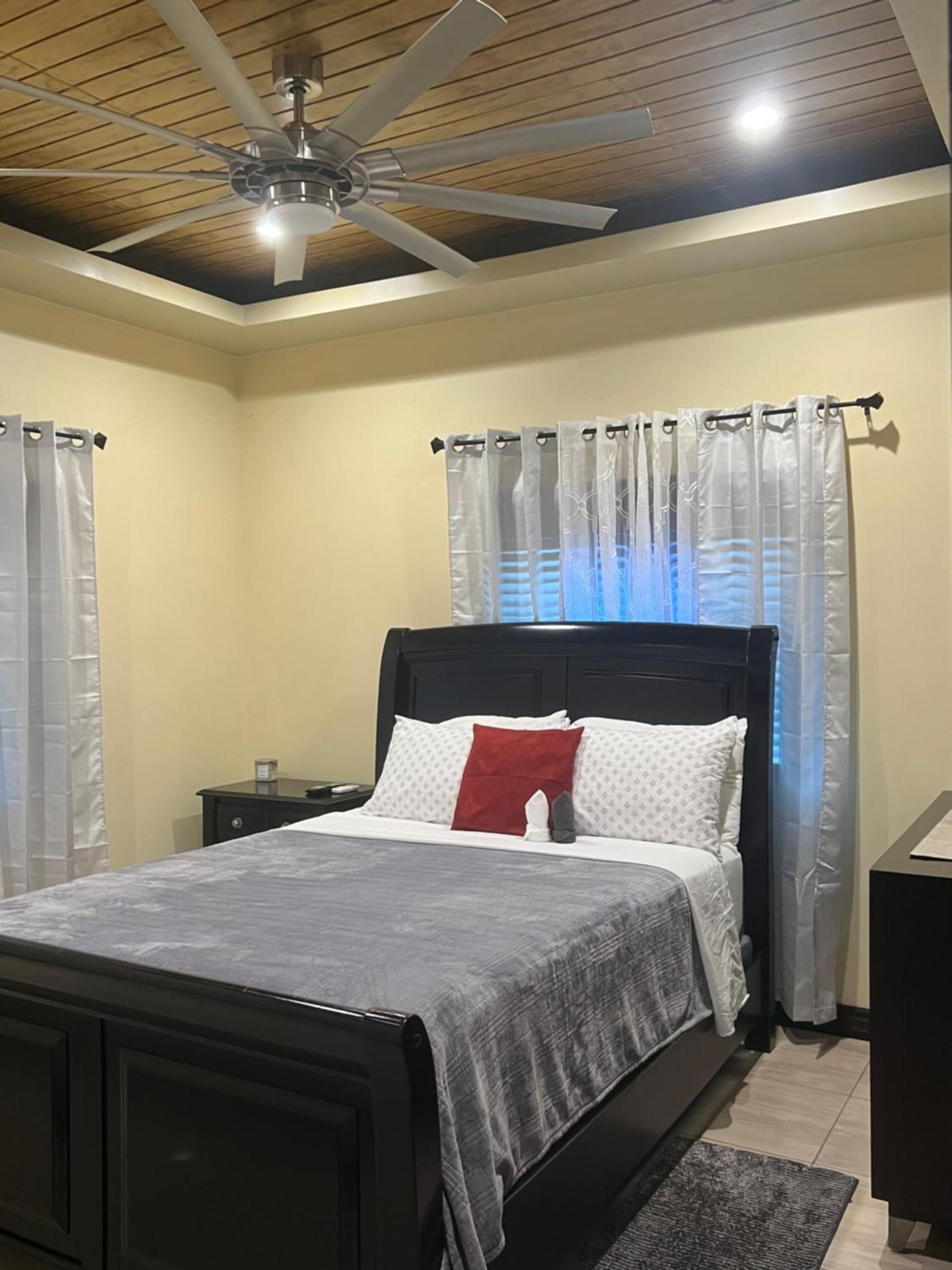 Kingston Oasis One Bedroom Extérieur photo