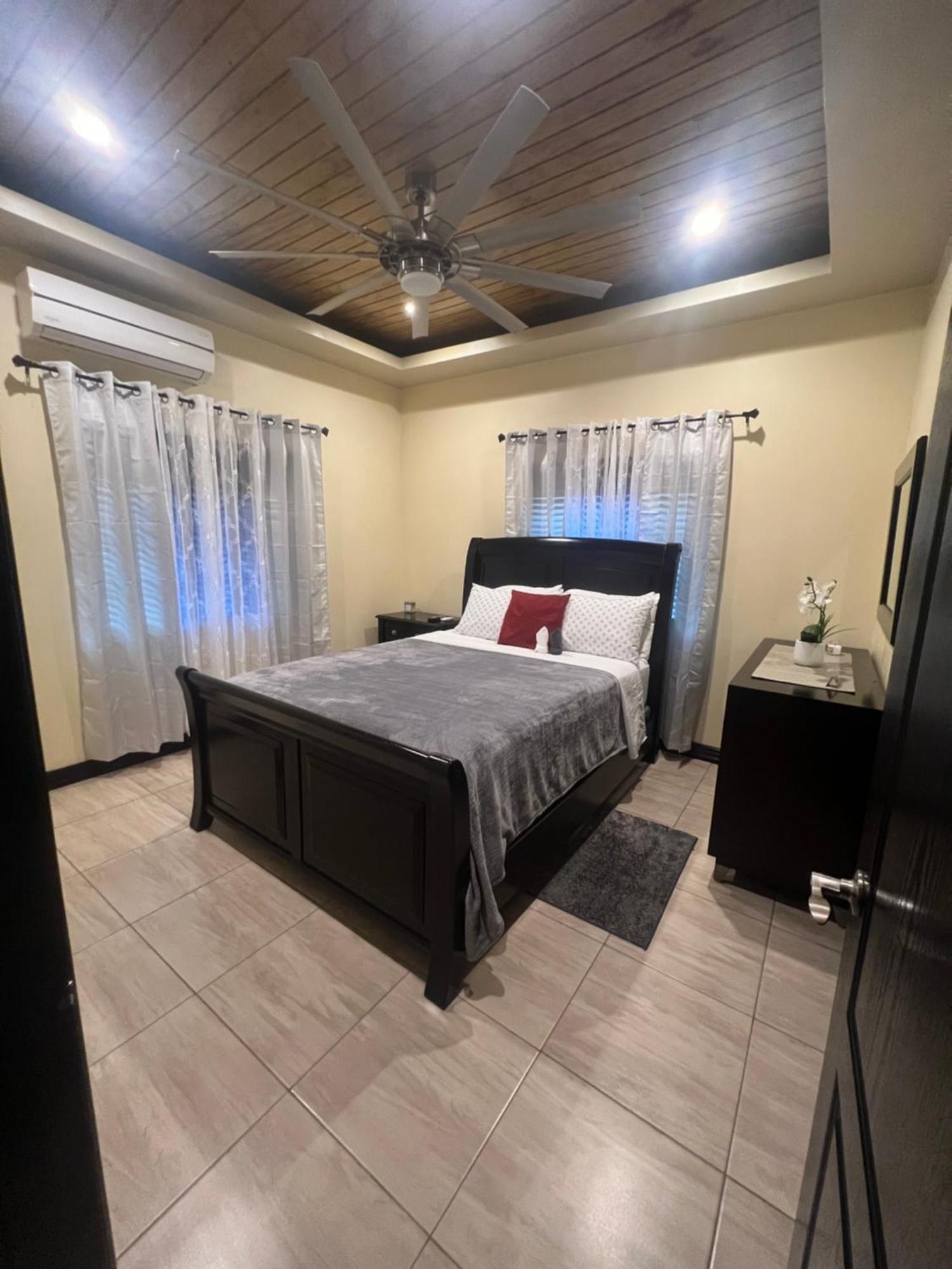 Kingston Oasis One Bedroom Extérieur photo